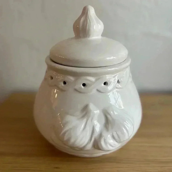 Like New: White Ceramic Garlic Keeper Stoneware - Picture 1 of 6